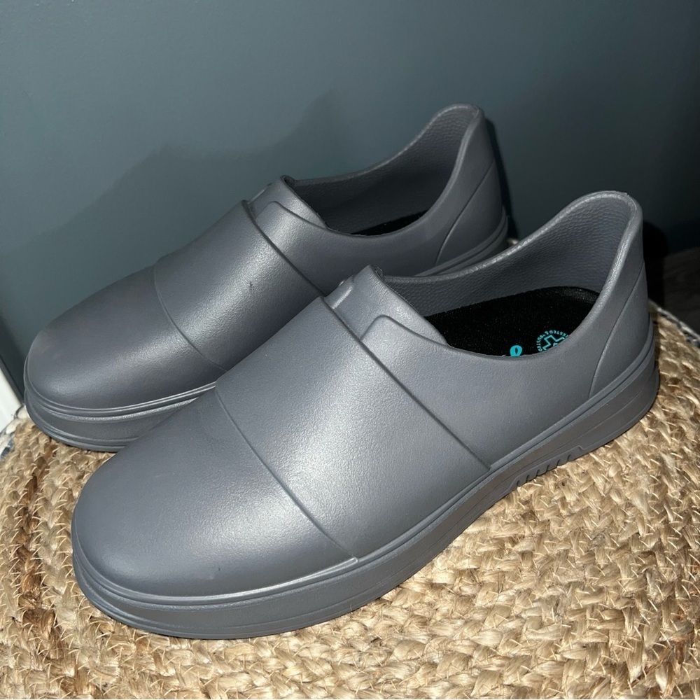 Gales Lightweight Nursing Shoes
